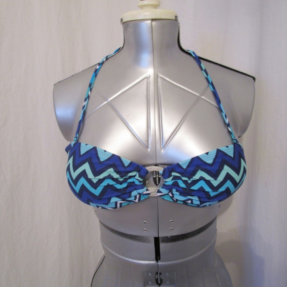 Gap Chevron Pattern Swimsuit Top M